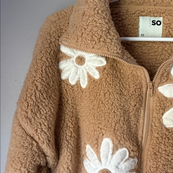 SO Women’s Faux Sherpa Tan Floral Daisy Full Zip Jacket - Picture 4 of 7